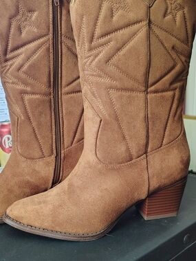Time and Tru Brown Suede Western Block-Heel Boots 8w
